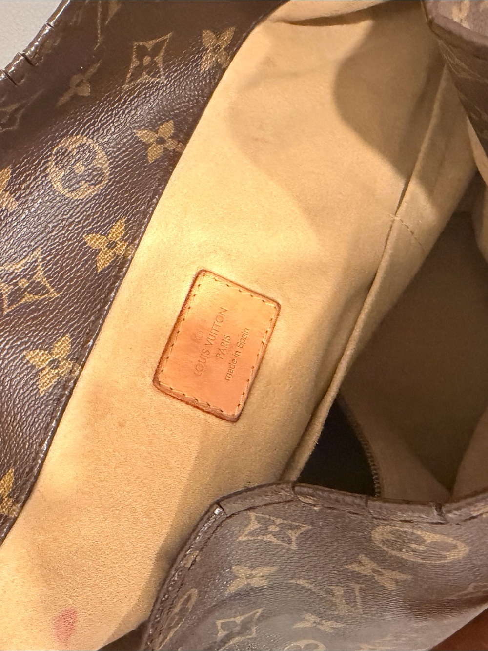 Louis Vuitton Monogram Hobo Shoulder Bag with Tan Leather Trim - Picture 6 of 7